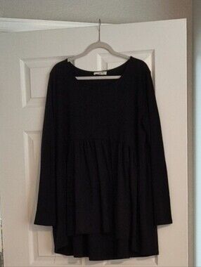 Zenana Outfitters Black Long Sleeve Peplum Tunic Top